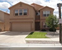 Building Photo - Spacious 4 Bedroom 3 Bathroom in the gated...