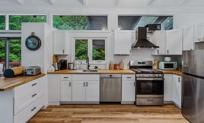 Building Photo - 2364 Willard Rd