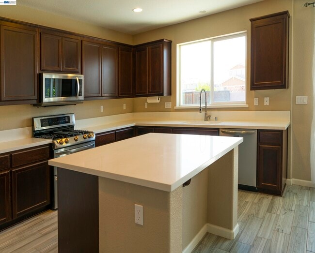 Building Photo - 607 Guild Rd