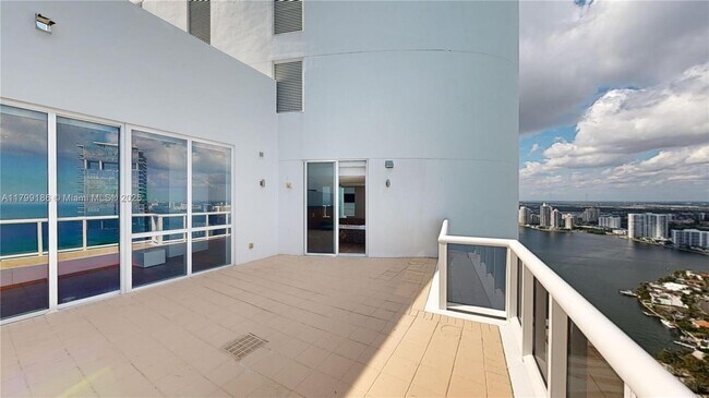 Building Photo - 18201 Collins Ave