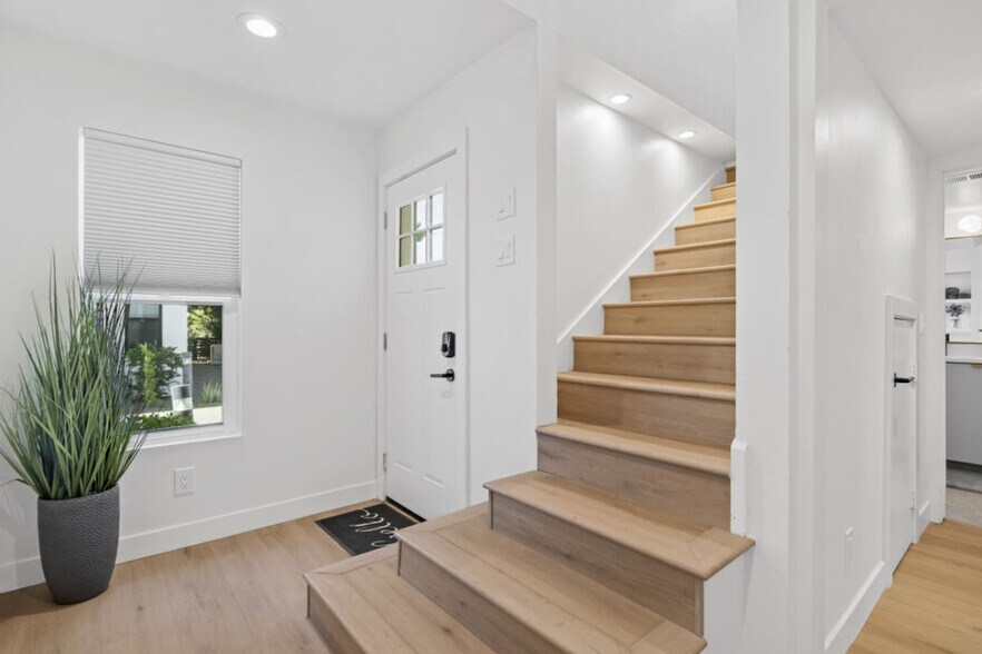 Building Photo - 4637 N 8th Pl