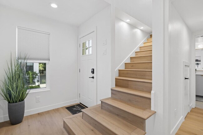 Building Photo - 4637 N 8th Pl