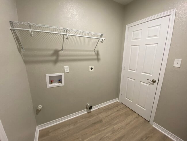 Building Photo - 200 E Freeman St