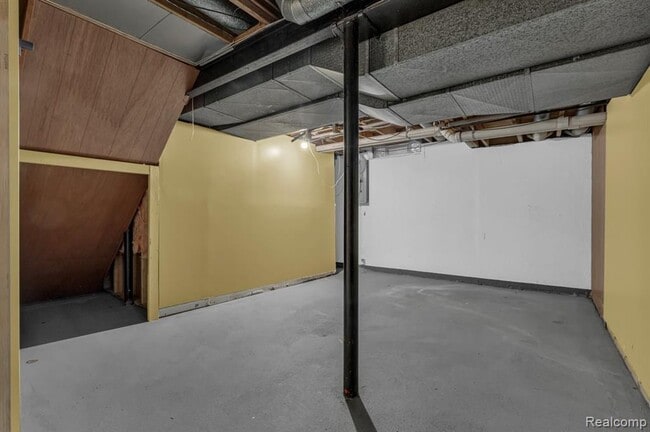 Building Photo - 17471 Evans St