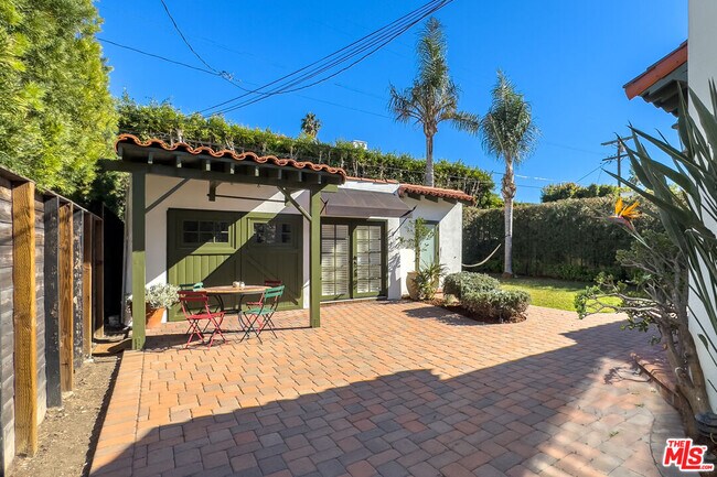 Building Photo - 434 Laurel Ave