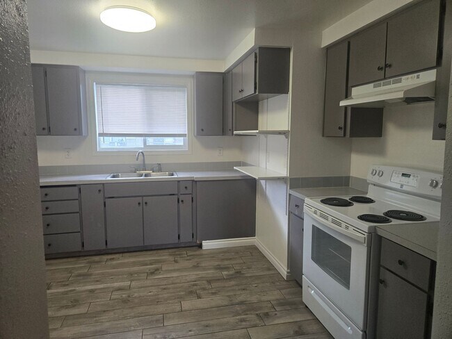 Building Photo - 2711/2713 N 10th Place