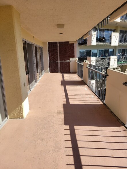 Building Photo - 411 Lakewood Cir