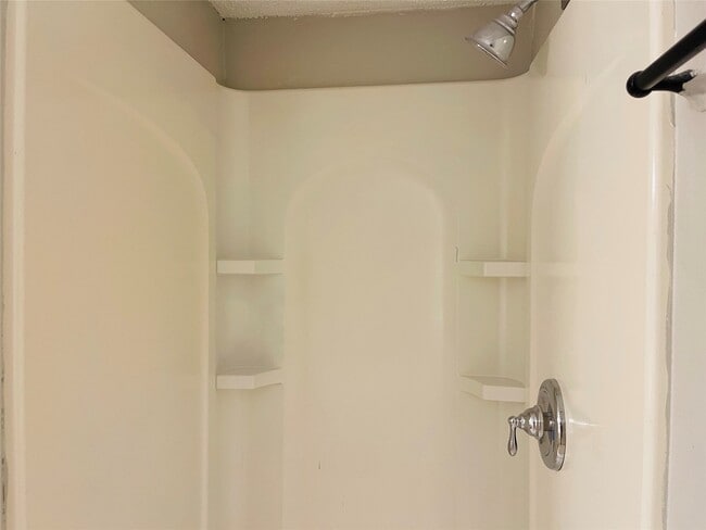 Building Photo - 166 Sycamore Dr