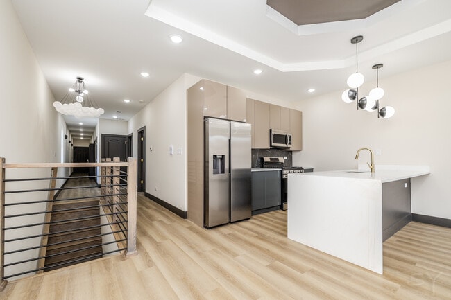 Building Photo - 5643 S Prairie Ave