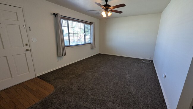 Building Photo - Immaculate 2 Bedroom 2 Bath Home