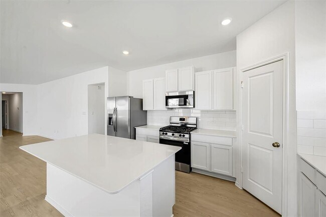 Building Photo - 2244 Devine Lake Bnd