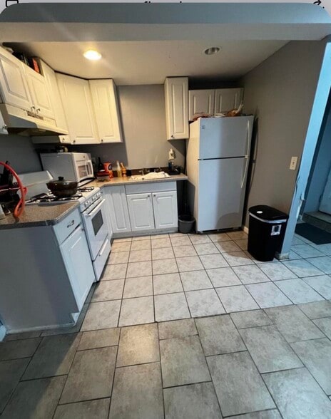 Building Photo - 40 Myrtle Ave