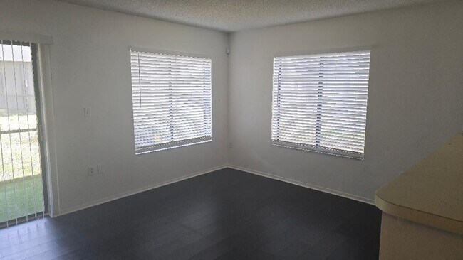 Building Photo - 3194 Coral Lake Ln