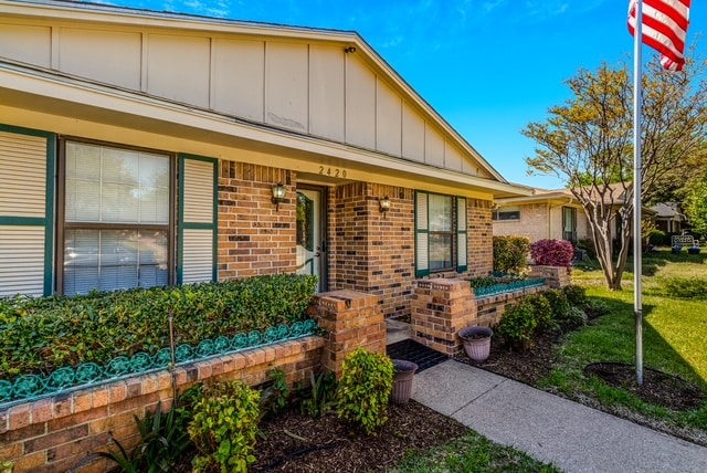 Building Photo - 2420 Pinehurst Ln