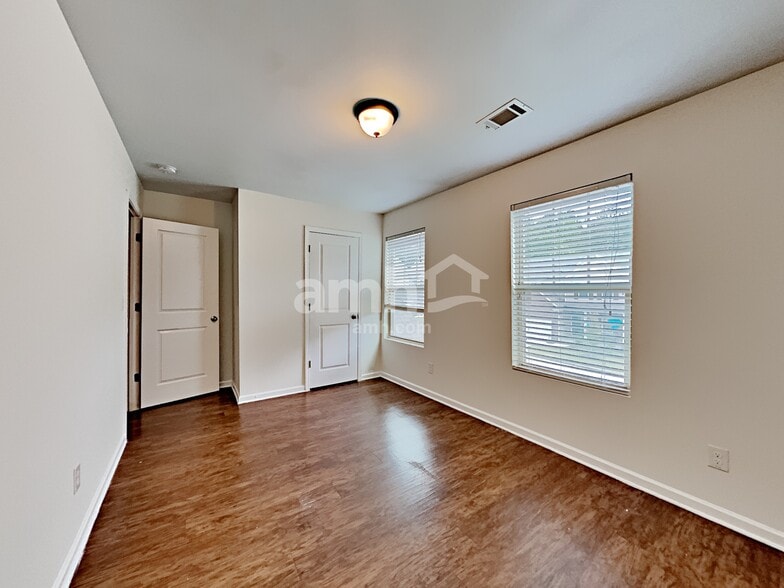 Building Photo - 350 Scotland Dr