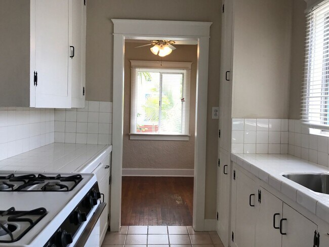 Building Photo - South Park Cottage-1BR 1BA-Freshley Painte...