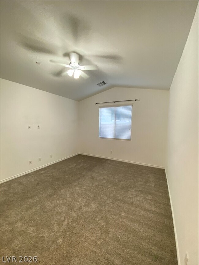 Building Photo - 3176 Fern Nook Ave