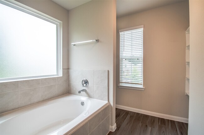 Building Photo - 2413 Tavo Trails Dr