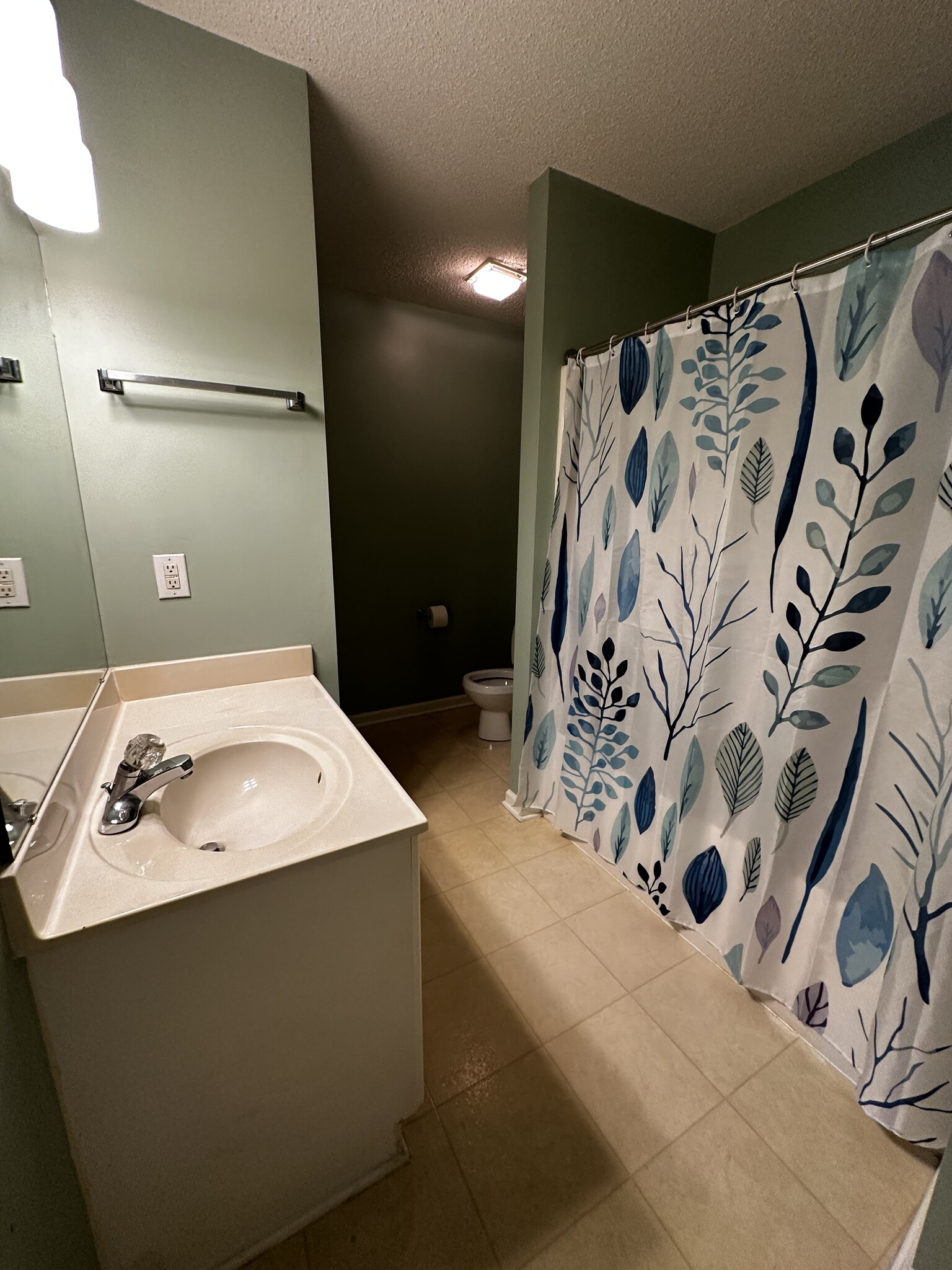 2nd bathroom - 2595 Thackery Rd