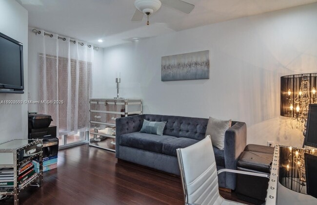 Building Photo - 1140 Chestnut Ln