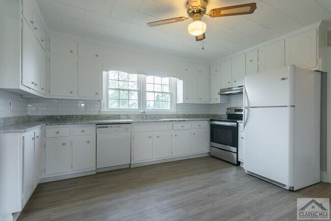 Building Photo - 243 Mitchell Farm Rd