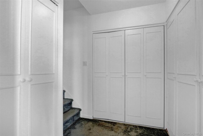 Building Photo - 100 W Broadway