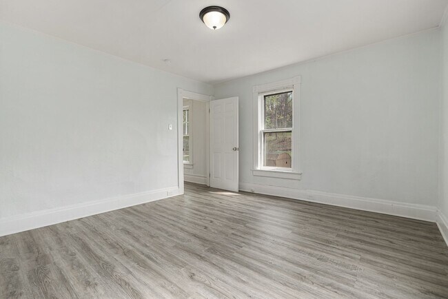 Building Photo - Unbeatable 4 Bedroom home in Greensburg available July 1!