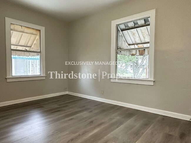 Building Photo - 1979 Brackland St