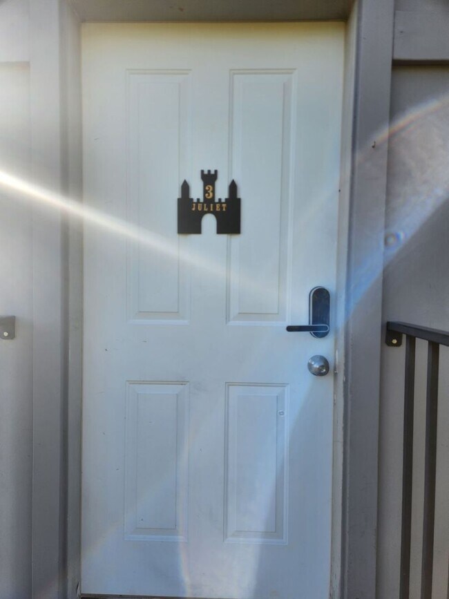 Building Photo - Studio Apartment on 27 Acre Estate | Available Now