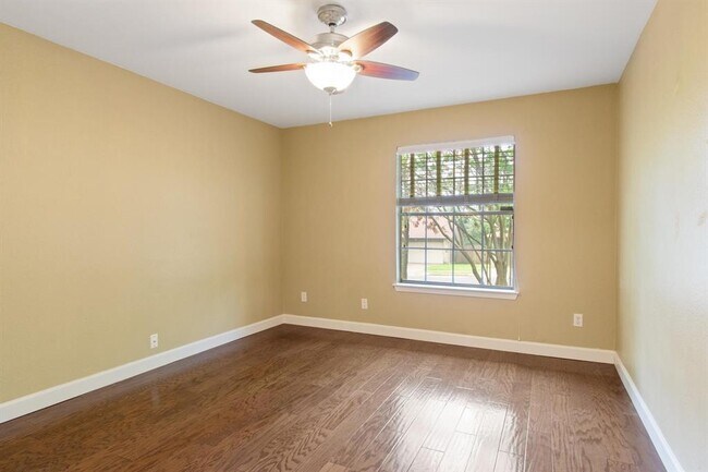 Building Photo - 11123 Henge Dr