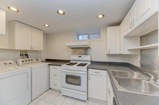 Building Photo - 4544 N Oriole Ave