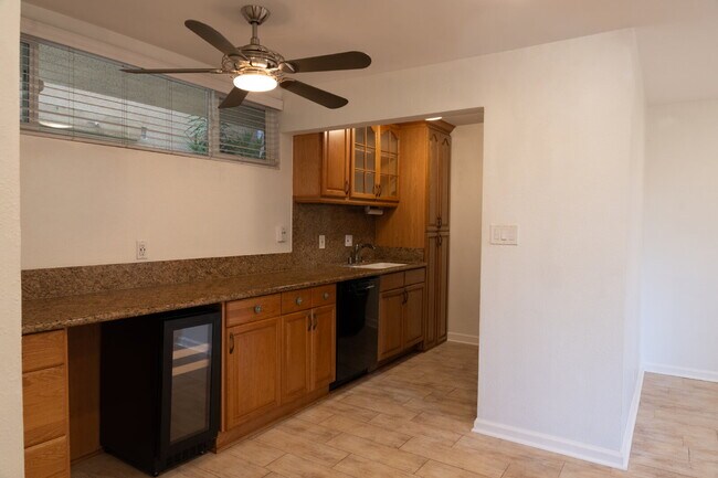Building Photo - 465 S Los Robles Ave