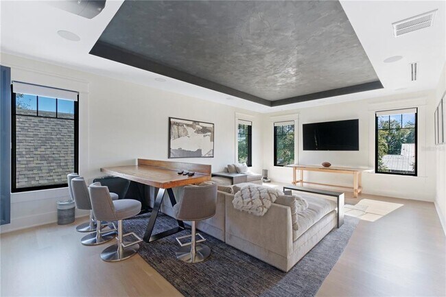 Building Photo - 319 W Frances Ave