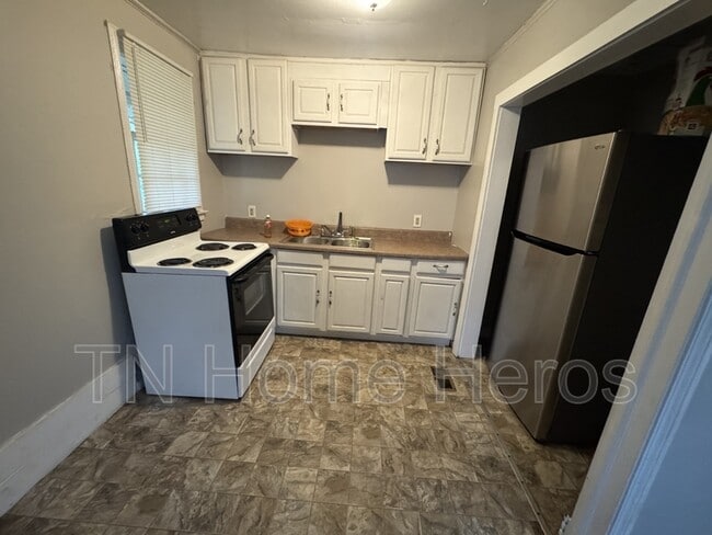 Building Photo - 1709 Crestview St