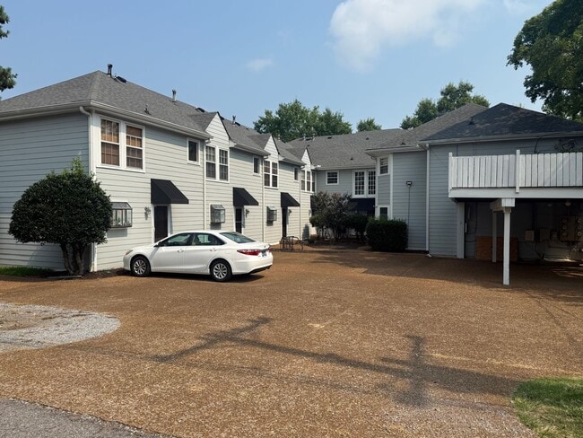Building Photo - Beautiful Condo in Hillsboro Villlage