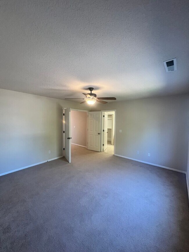 Building Photo - 863 SE Bayshore Cir