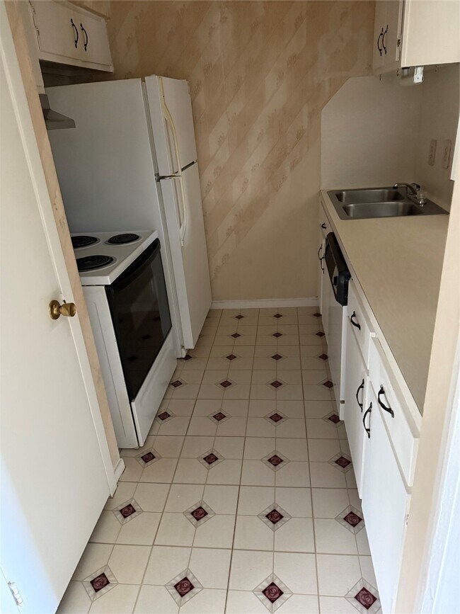 Building Photo - 9007 Gaylord Dr