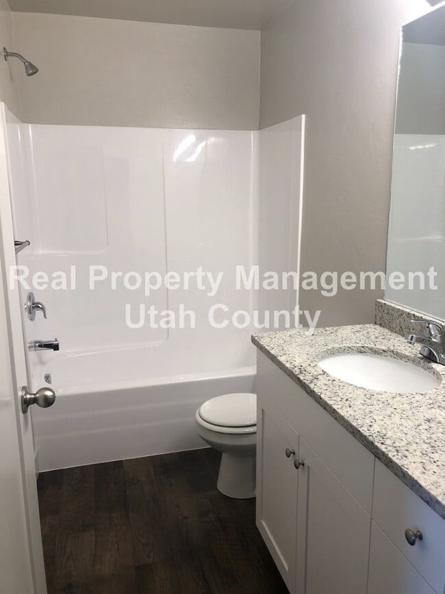 Building Photo - 189 610 S