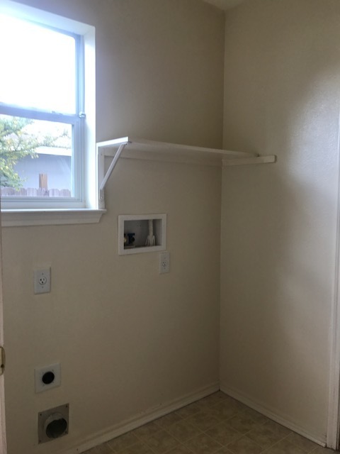 Building Photo - Bryan -2 Story / 3 bedroom /2.5 bath / 2 c...