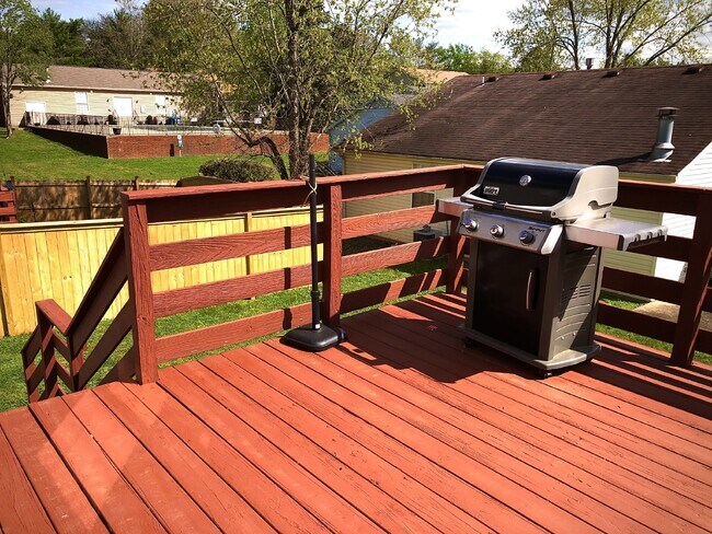 Building Photo - COMING SOON... Split-Level 3Bed/2Bath in H...