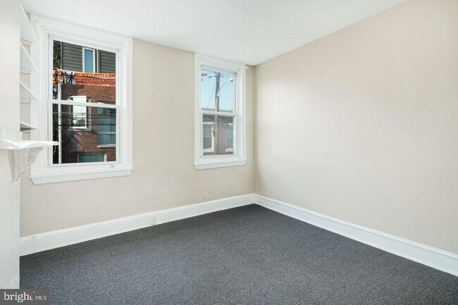Building Photo - Charming 2 Bedroom Townhome in Fishtown | Private Yard & Modern Updates