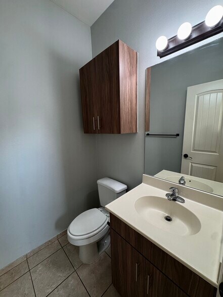 Building Photo - 1005 W Garfield St