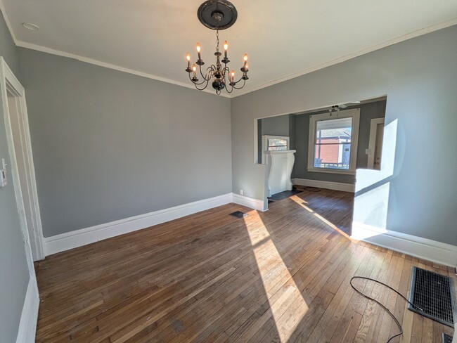 Building Photo - 1005 Oakwood Ave