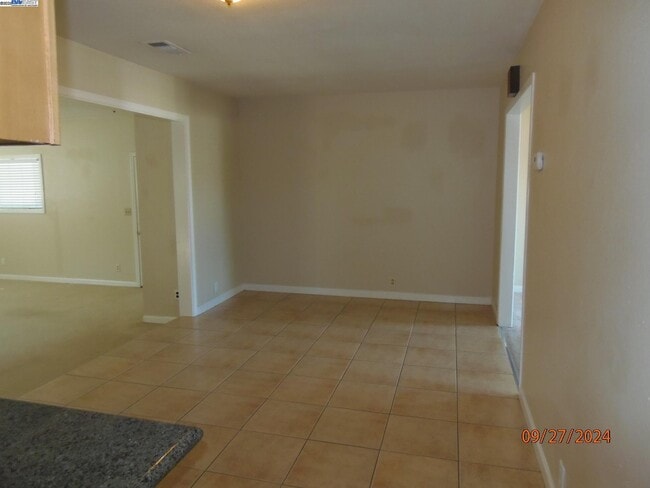 Building Photo - 8320 Davona Dr