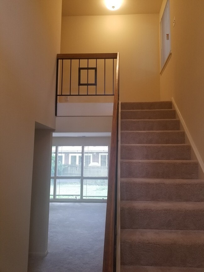 Building Photo - Beautiful 3BR 2.5BA Single Family Home in ...