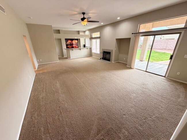 Building Photo - Spacious 5Bdm 3.5Ba Litchfield Park Home in a Small Gated Community