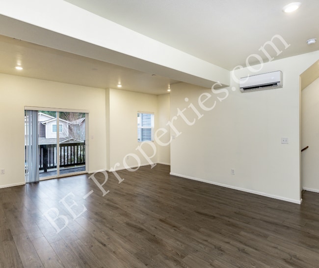 Building Photo - Beautiful 3 Bedroom 2.5 Bathroom Townhouse.