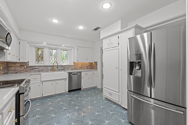 Building Photo - 8318 Everleaf Dr