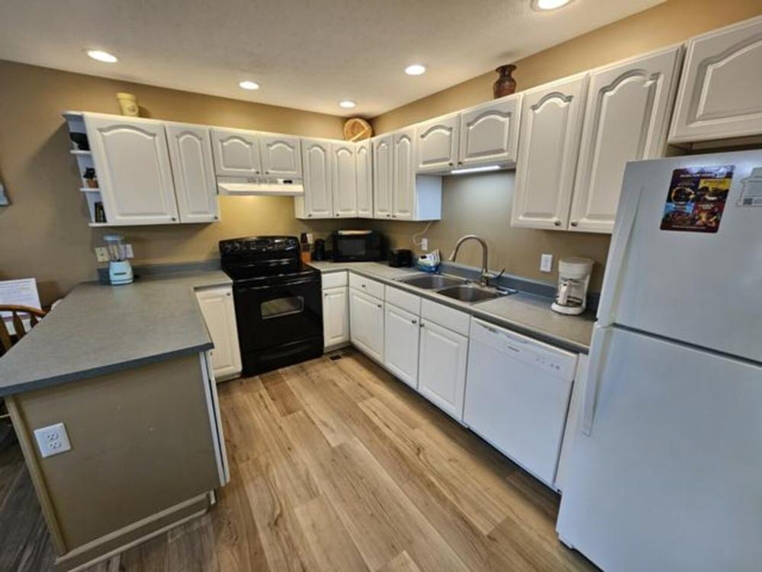 Building Photo - 1208 Edelweiss Dr
