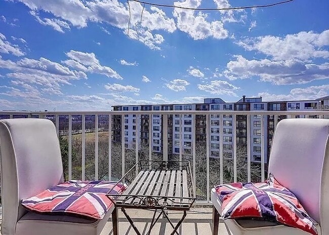 Building Photo - 131 Coolidge Ave